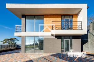 Дом 150м&sup2;, 2-этажный, участок 4 сот.  