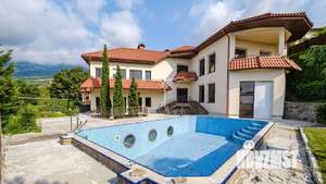 Дом 511м&sup2;, 3-этажный, участок 10 сот.  