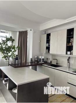 Дом 750м&sup2;, 3-этажный, участок 30 сот.  