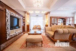 Дом 303м&sup2;, 3-этажный, участок 10 сот.  