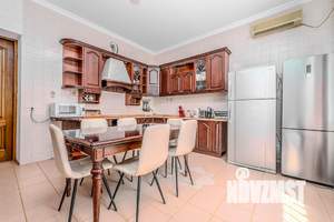 Дом 460м², 3-этажный, участок 12 сот.  