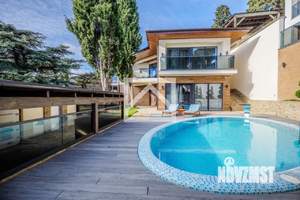 Дом 220м&sup2;, 3-этажный, участок 5 сот.  