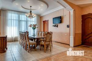 Дом 545м², 4-этажный, участок 10 сот.  