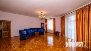 Дом 499м², 3-этажный, участок 12 сот.  