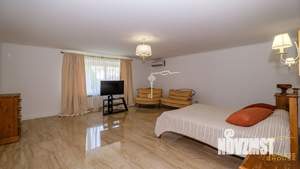 Дом 790м&sup2;, 3-этажный, участок 10 сот.  