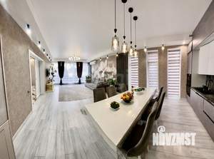 Дом 371м&sup2;, 3-этажный, участок 8 сот.  