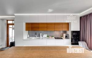 Дом 285м&sup2;, 3-этажный, участок 12 сот.  