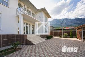 Дом 440м², 3-этажный, участок 7 сот.  