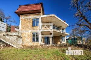 Дом 581м&sup2;, 3-этажный, участок 5 сот.  