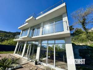 Дом 228м&sup2;, 2-этажный, участок 8 сот.  