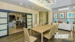 Дом 555м&sup2;, 2-этажный, участок 30 сот.  