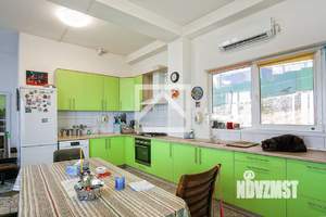 Дом 297м², 3-этажный, участок 12 сот.  