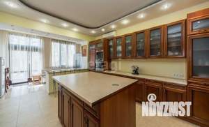 Дом 580м², 3-этажный, участок 17 сот.  