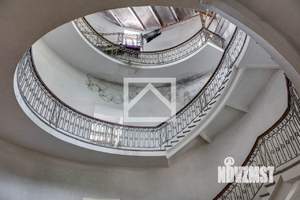 Дом 1157м&sup2;, 3-этажный, участок 20 сот.  