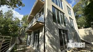 Дом 272м&sup2;, 3-этажный, участок 4 сот.  