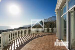 Дом 770м&sup2;, 3-этажный, участок 16 сот.  