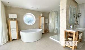 Дом 564м², 3-этажный, участок 12 сот.  