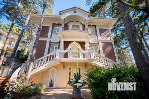 Дом 303м&sup2;, 3-этажный, участок 10 сот.  