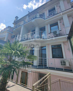 Дом 784м², 4-этажный, участок 9 сот.  