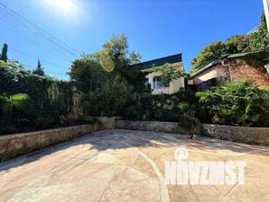 Дом 299м², 3-этажный, участок 8 сот.  