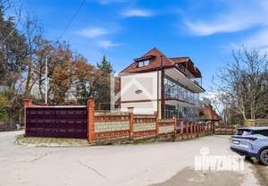 Дом 600м&sup2;, 3-этажный, участок 6 сот.  