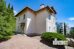 Дом 356м&sup2;, 3-этажный, участок 10 сот.  