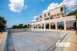 Дом 3280м&sup2;, 4-этажный, участок 65 сот.  