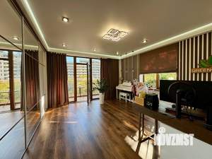 Дом 285м², 3-этажный, участок 12 сот.  