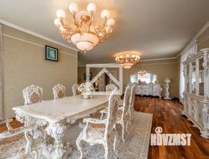 Дом 1000м&sup2;, 3-этажный, участок 25 сот.  