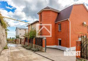 Дом 352м&sup2;, 3-этажный, участок 10 сот.  