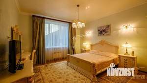 Дом 1391м&sup2;, 4-этажный, участок 39 сот.  