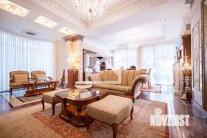 Дом 303м&sup2;, 3-этажный, участок 10 сот.  