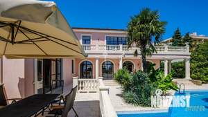 Дом 507м&sup2;, 3-этажный, участок 12 сот.  