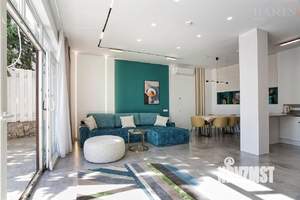 Дом 252м&sup2;, 3-этажный, участок 4 сот.  