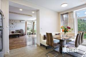 Дом 200м&sup2;, 2-этажный, участок 10 сот.  