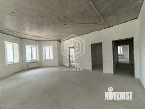 Дом 690м², 3-этажный, участок 13 сот.  