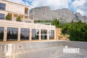 Дом 3280м&sup2;, 4-этажный, участок 110 сот.  