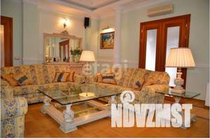 Дом 654м&sup2;, 3-этажный, участок 38 сот.  