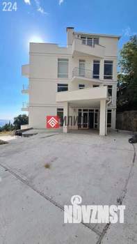 Дом 750м², 3-этажный, участок 26 сот.  