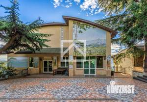 Дом 1300м&sup2;, 4-этажный, участок 40 сот.  