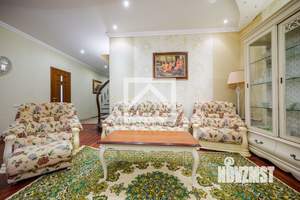 Дом 347м&sup2;, 2-этажный, участок 6 сот.  