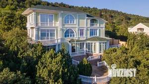 Дом 708м&sup2;, 3-этажный, участок 21 сот.  