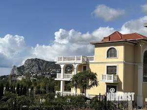 Дом 400м&sup2;, 3-этажный, участок 10 сот.  