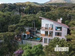 Коттедж 300м&sup2;, 3-этажный, участок 4 сот.  