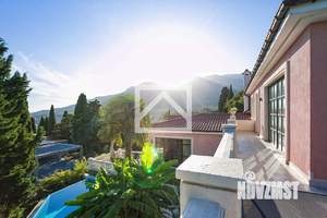 Дом 689м&sup2;, 3-этажный, участок 15 сот.  