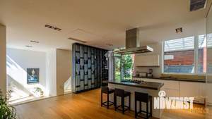 Дом 703м&sup2;, 2-этажный, участок 12 сот.  