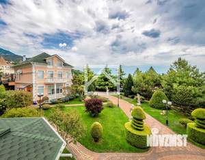 Дом 1000м², 3-этажный, участок 25 сот.  