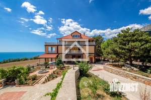 Дом 746м&sup2;, 4-этажный, участок 10 сот.  