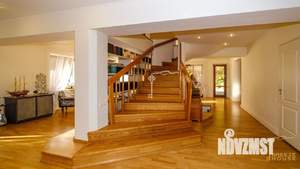 Дом 400м², 3-этажный, участок 40 сот.  