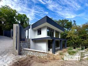 Дом 213м&sup2;, 2-этажный, участок 4 сот.  